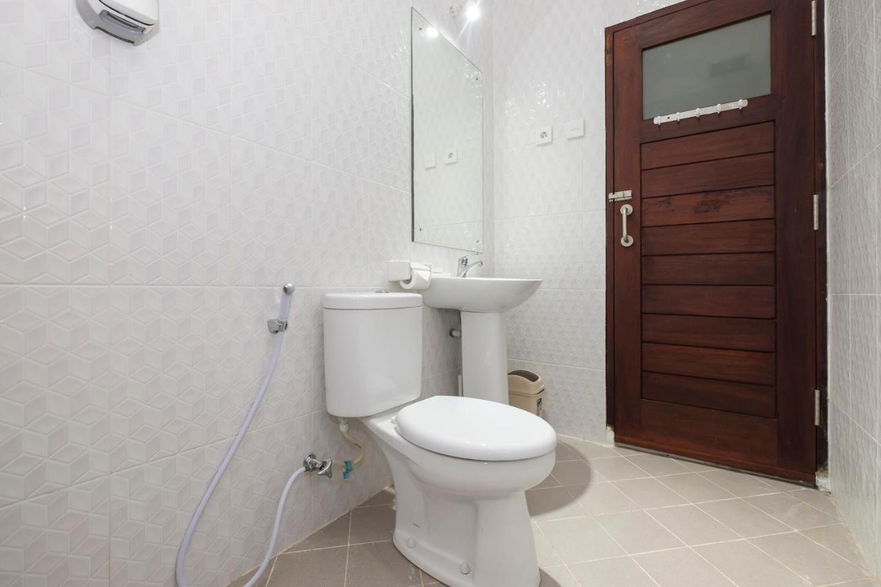 Hotel Oyo 3716 Dijobi Sempidi Esterno foto