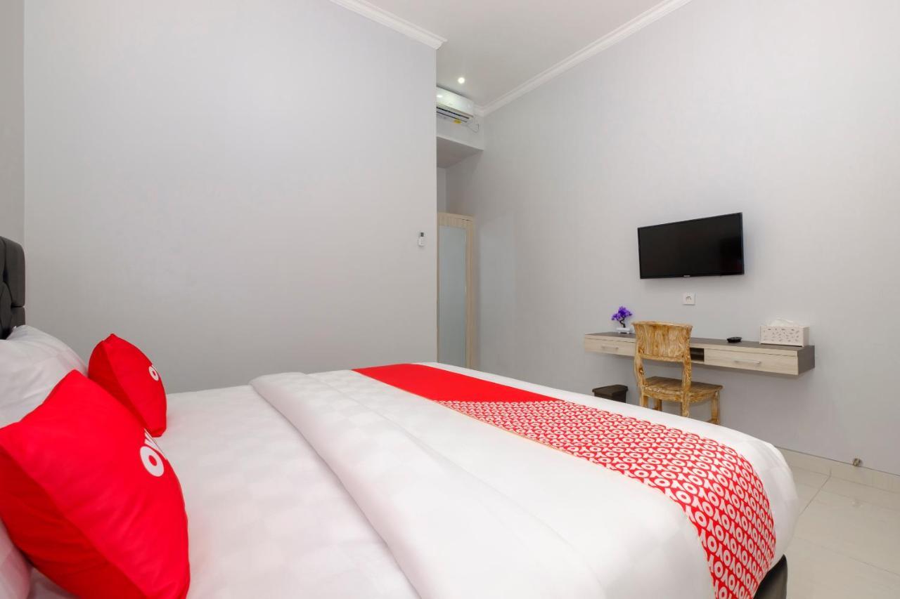 Hotel Oyo 3716 Dijobi Sempidi Esterno foto