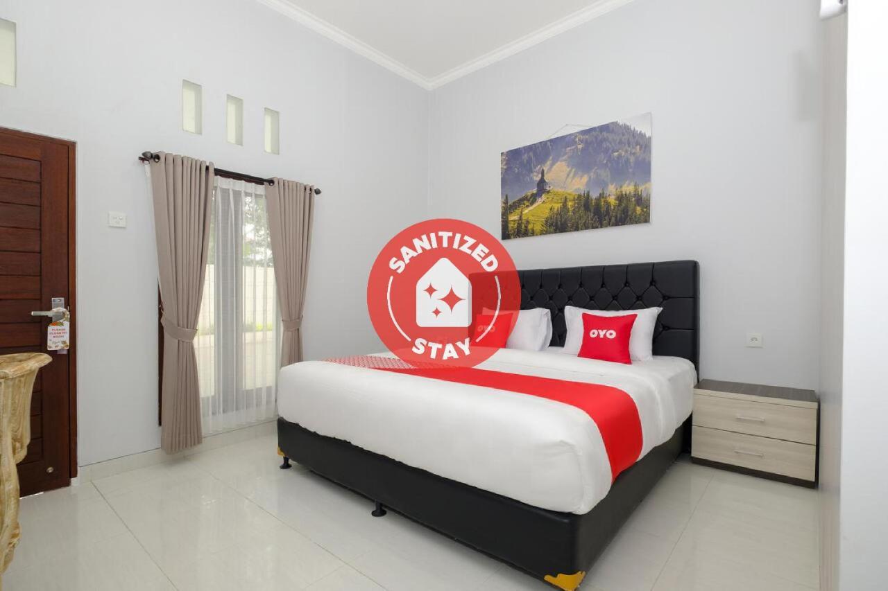 Hotel Oyo 3716 Dijobi Sempidi Esterno foto