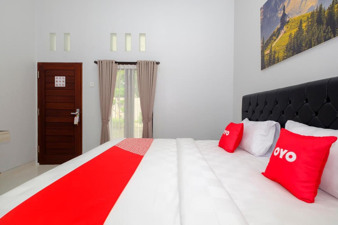 Hotel Oyo 3716 Dijobi Sempidi Esterno foto
