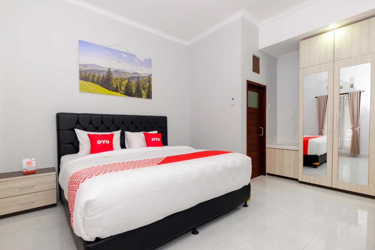 Hotel Oyo 3716 Dijobi Sempidi Esterno foto